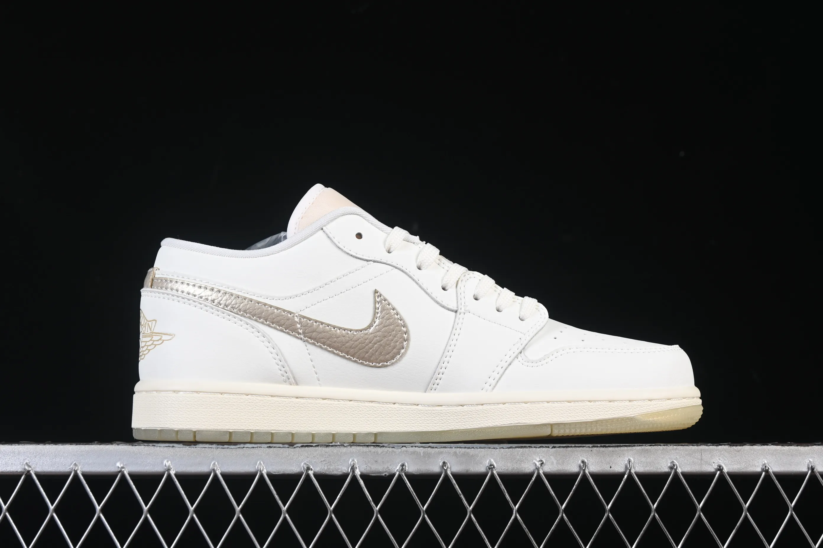 All Categories Air Jordan Jordan Series Basketball Shoes Air Jordan 1 Low Air Jordan 1 Low AJ1 Joe 1 Meter Platinum Retro Culture Leisure Sports Shoes HV5157-100